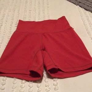 Sunset red Betsy 4 inch short